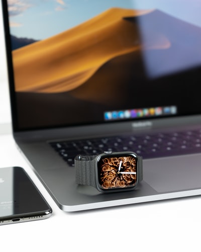 MacBook Pro上的Apple Watch